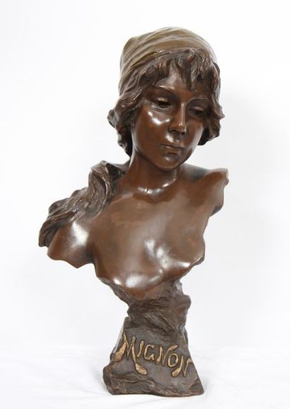 null BRONZE "BUSTE FEMININ DITE MIGNON" DE EMMANUEL VILLANIS (1858-1914)

En bronze...
