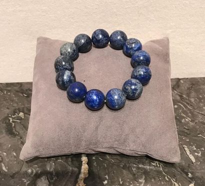 null BRACELET DE PERLES EN LAPIS LAZULI

Perles en lapis lazuli massif D : 1,5 cm

Collier...