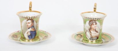 null PAIRE DE TASSES A CAFE "NAPOLEON ET JOSEPHINE"

En porcelaine blanche et verte...