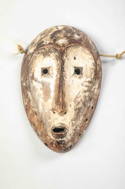 null Petit masque. Bois. LEGA - ex Congo belge avant 1960					

H : 15 cm