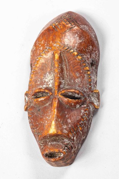 null Petit masque. Ivoire. LEGA - ex Congo belge avant 1940				

H : 15 cm
