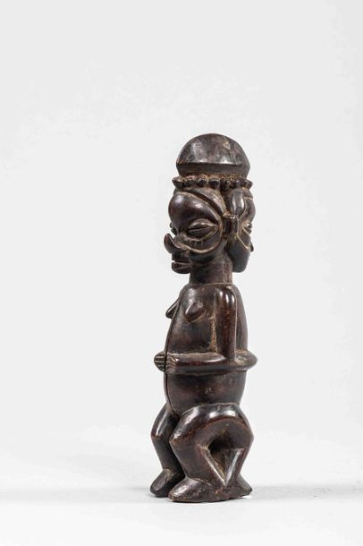 null Figurine. Bois. YAKA - ex Congo belge avant 1960				

H : 23 cm