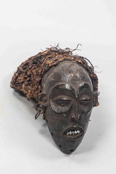 null Masque. Bois. CHOKWE - ex Congo belge avant 1960 			

H : 17 cm