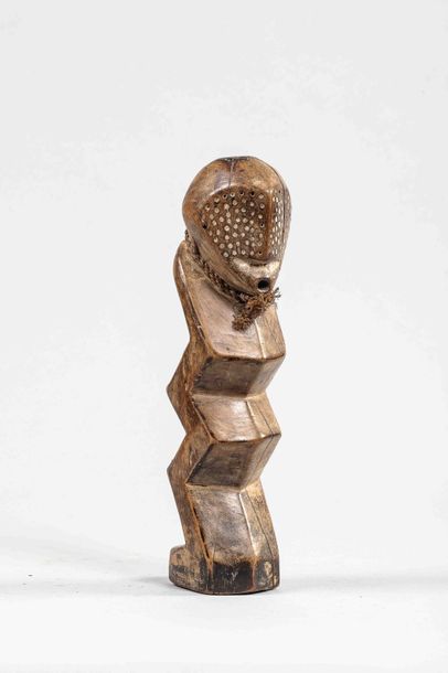 null Figurine. Bois. LEGA - ex Congo belge avant 1960 		

H : 27 cm