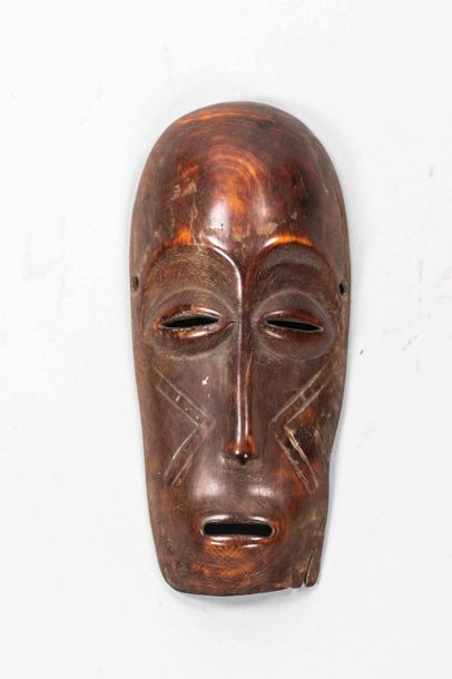 null Petit masque Ivoire. LEGA - ex Congo belge avant 1940			

H : 16 cm