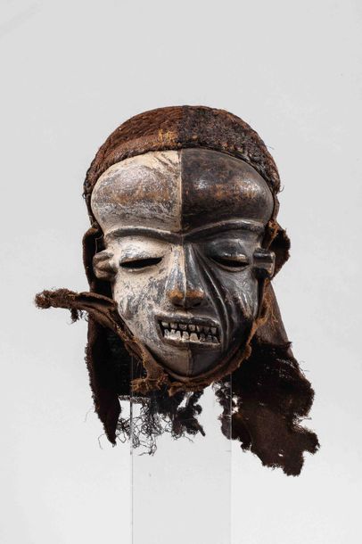 null Masque de Maladie PENDE - ex Congo belge avant 1960			

H : 31 cm
