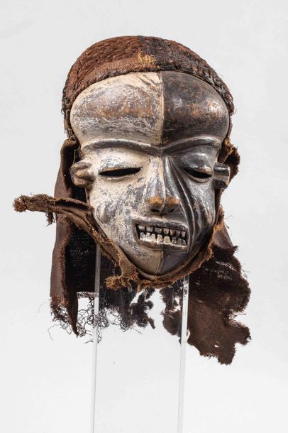 null Masque de Maladie PENDE - ex Congo belge avant 1960			

H : 31 cm