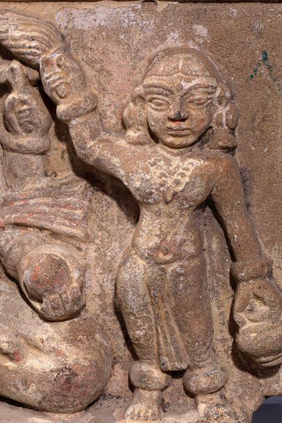 null Bas relief de sanctuaire illustrant Ganesh assis en vajrasanasous une forme...