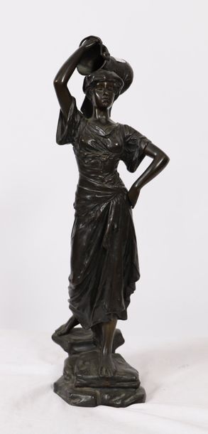 null BRONZE "PORTEUSE D'EAU ORIENTALE" DE EDOUARD DROUOT (1895-1945)

En bronze patiné,...