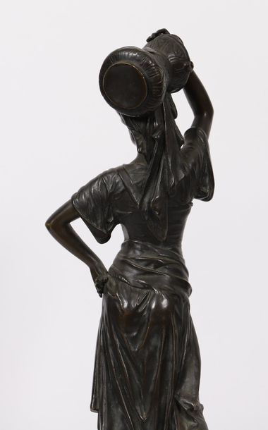 null BRONZE "PORTEUSE D'EAU ORIENTALE" DE EDOUARD DROUOT (1895-1945)

En bronze patiné,...