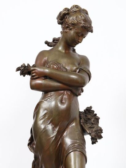 null IMPORTANT BRONZE "JEUNE FEMME AUX FLEURS ET AU COUPLE DE COLOMBES" DE HIPPOLYTE...