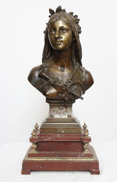 null BRONZE "CHLOE" DE HENRI-ETIENNE DUMAIGE (1830-1888)

En bronze patiné, reposant...