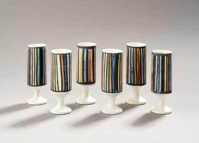  Roger CAPRON (1922-2006)
Série de 6 mazagrans en céramique polychrome.
Non signés
Haut... Gazette Drouot