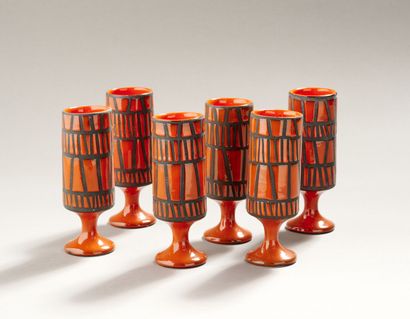  Roger CAPRON (1922-2006)
Série de 6 mazagrans en céramique rouge orangé.
Non signés
Haut... Gazette Drouot