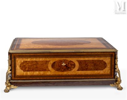 Paul SORMANI (1817-c.1877) Coffre en bois

Coffre en placage de loupe et marqueterie... Gazette Drouot