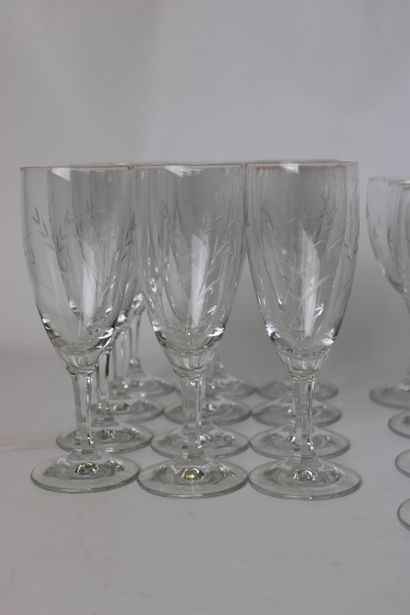 null Part of crystal service of 48 pieces including: 12 flutes, 12 water glasses,...