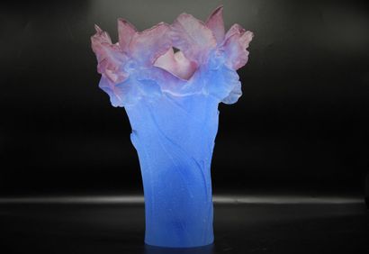 null DAUM France. Vase with irises in blue/purple glass paste. Signed on the bottom....