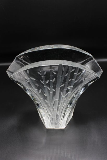null BACCARAT. Model Ginko. Crystal vase decorated with bamboo branches in satin...