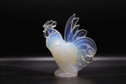 null SABINO France. Subject in pressed opalescent molded glass representing a rooster,...