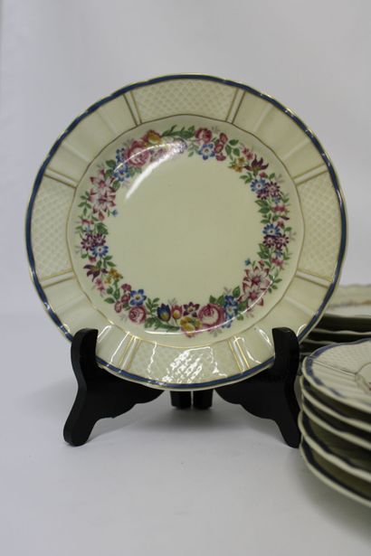null BERNARDAUD in Limoges. Porcelain service, 40 pieces, with decoration of flowers,...
