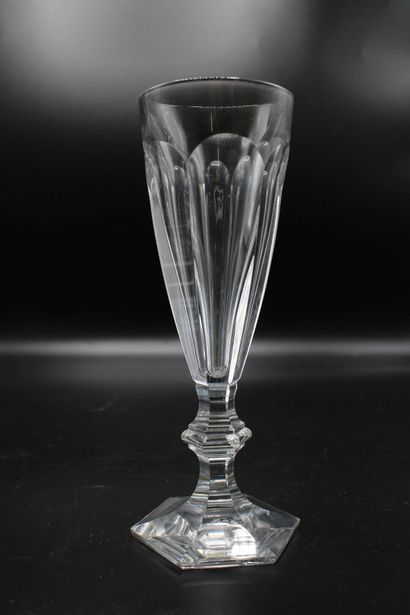 null BACCARAT. Harcourt model. Service of glass of 50 pieces. Including: 1 carafe,...