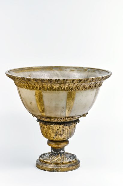 null In the taste of the XVIIth century
Large alabaster cup painted with gilding,...
