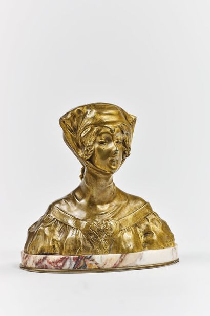 Suzanne BIZARD (1873-1963). 
Bust of medieval...