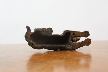 null VIENNA. Boxer dog lying down, bronze. 19th century. Dimensions : 6 x 12.5 x...