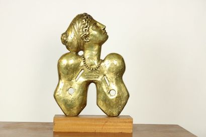 null Portrait d'une femme pensante en bronze doré et patiné, portant une parure dans...