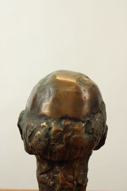 null ROULLAND. 
Buste d'Hipprocrate en bronze, signé au dos et numéroté 102/1000....