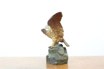 null Charles PAILLET (1871-1937).
Sculpture en bronze présentant un aigle royal sur...