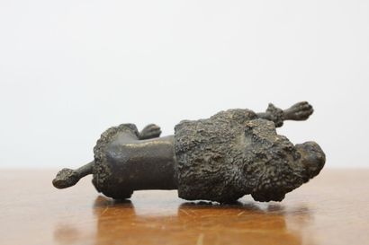 null VIENNA. Playful poodle, bronze. 19th century. Dimensions : 7 x 12 x 5 cm.