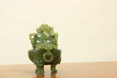 null CHINA.
Jadeite perfume burner decorated with dragons, the removable cover, resting...