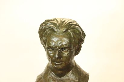 null École allemande du XXème siècle. 
Buste en bronze représentant peut-être Beethoven...