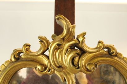 null Miroir en bois sculpté, mouluré et doré. Style Louis XV. Dimensions : 90 x 58...