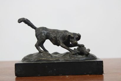 null Meeting : 
School of the XXth century
Brown patina bronze dog. Dimensions :...