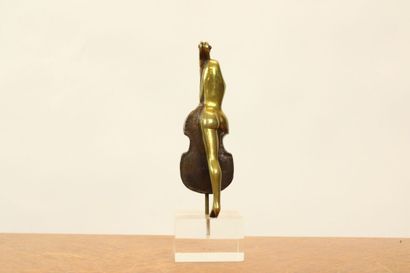 null Francis LANERY (1950)
Femme à la contrebasse, bronze à patine brune et mordoré,...