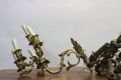null Pair of Louis XV style sconces, in chased and gilded bronze, with rocaille decoration...