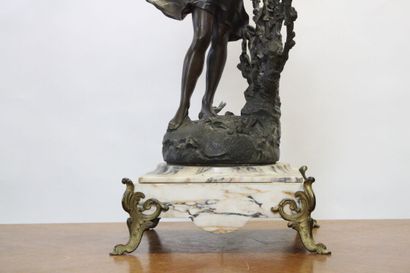 null Ecole du XIXème siècle. 
Nymphe avec sa lyre, régule reposant sur son socle...