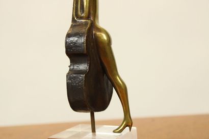 null Francis LANERY (1950)
Woman with a double bass, bronze with brown patina and...