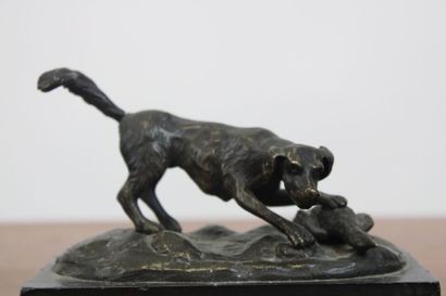 null Meeting : 
School of the XXth century
Brown patina bronze dog. Dimensions :...
