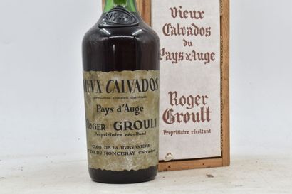 null 1 bottle Vieux Calvados du Pays d'Auge 1941, Roger Groult 
In original wooden...