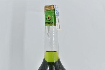 null 1 bottle of IZARRA Green. 
Level: 5 cm under the cap. 