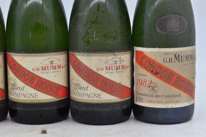 Réunion de 6 bouteilles de Champagne comprenant : 3 old bottles Champagne Mumm Brut...