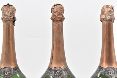 null 3 bouteilles de champagne Laurent PERRIER. Cuvée Grand siècle. 
Étiquettes fanées...
