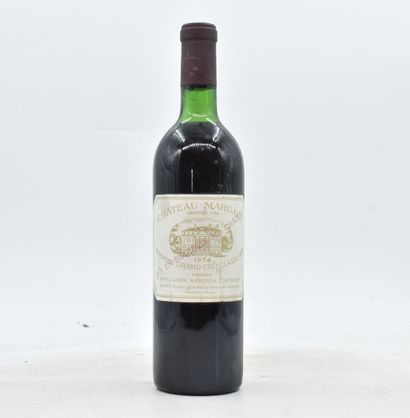 null 1 bottle of CHATEAU-MARGAUX 1974 Margaux. 
Faded label; 
Level : 2,5 cm under...