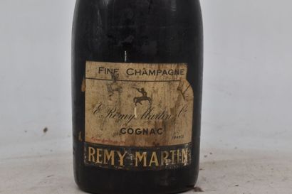 null 1 bouteille de COGNAC. Fine champagne. Remy Martin. 
Niveau: -12 cm sous la...