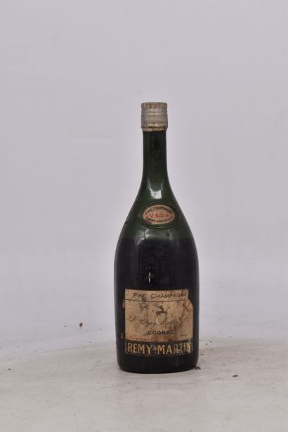 null 1 bottle of COGNAC. Fine champagne. Remy Martin. 
Level: -12 cm under the cap....