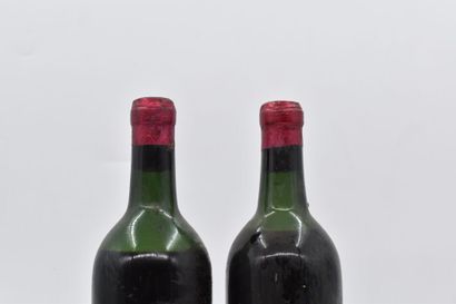 null 2 bottles of Grand vin de Château Latour 1940. 
Level : -6 and -4 cm under the...