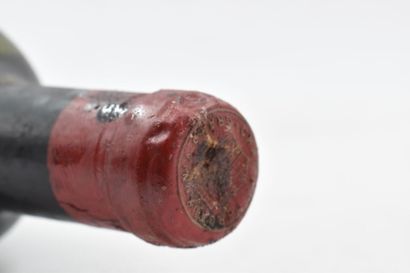 null 1 bottle of Château Margaux 1945.
Level: -9 cm under the cap.
The cork has fallen...